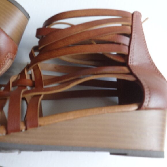 American Eagle women's strappy sandals size 6 1/2, brown with 1" wedge heels VGC - Picture 10 of 13